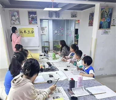 美術(shù)學(xué)院開(kāi)展志愿者活動(dòng)